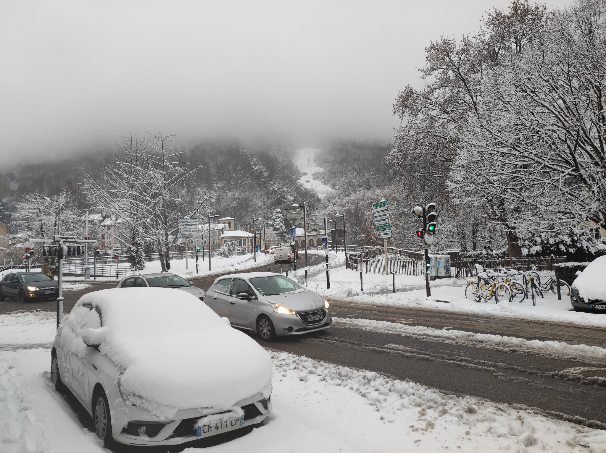 Neige à Grenoble le matin du mardi 13 décembre 2022