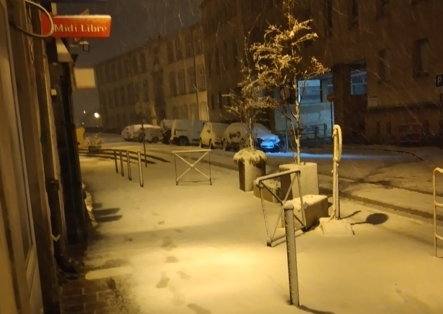 Les rues de Carcassonne (11) sous la neige le soir du jeudi 19 janvier 2023