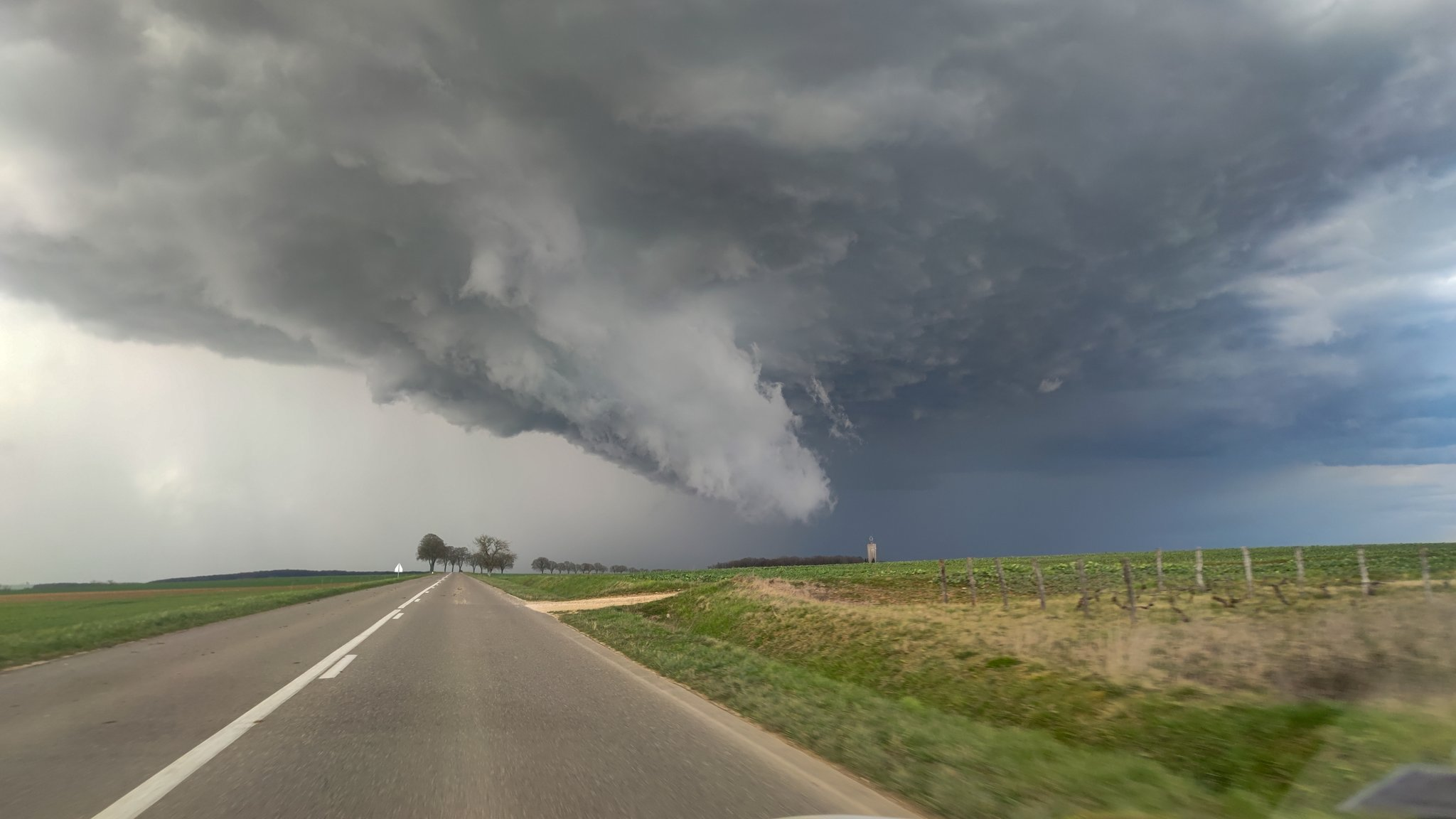 Supercellule orageuse au nord de Dijon ce lundi 13 mars 2023