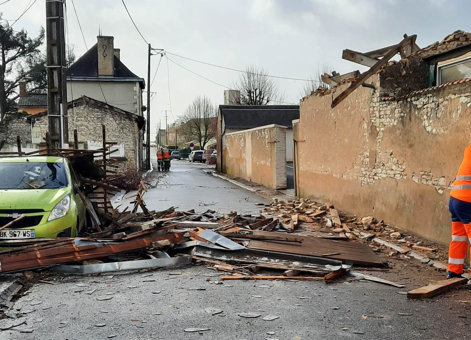 Toitures endommagées à Saint-Jean-de-Sauves (86) ce vendredi 31 mars 2023