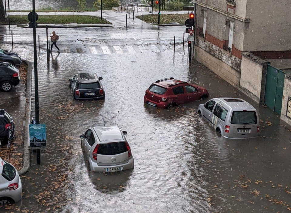 Inondations dans les rues d'Orléans (45) le matin du mardi 12 septembre 2023