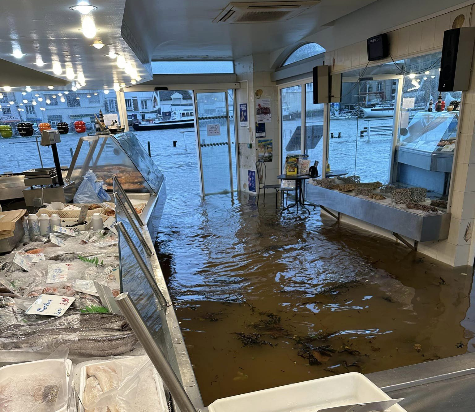 Inondations sur les quais de Pornic (44) ce samedi 28 octobre 2023