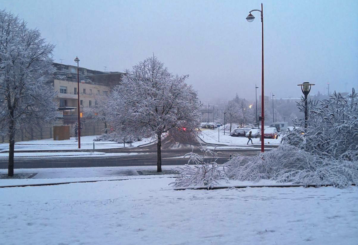 Rodez (12) sous la neige en matinée du jeudi 11 janvier 2024 