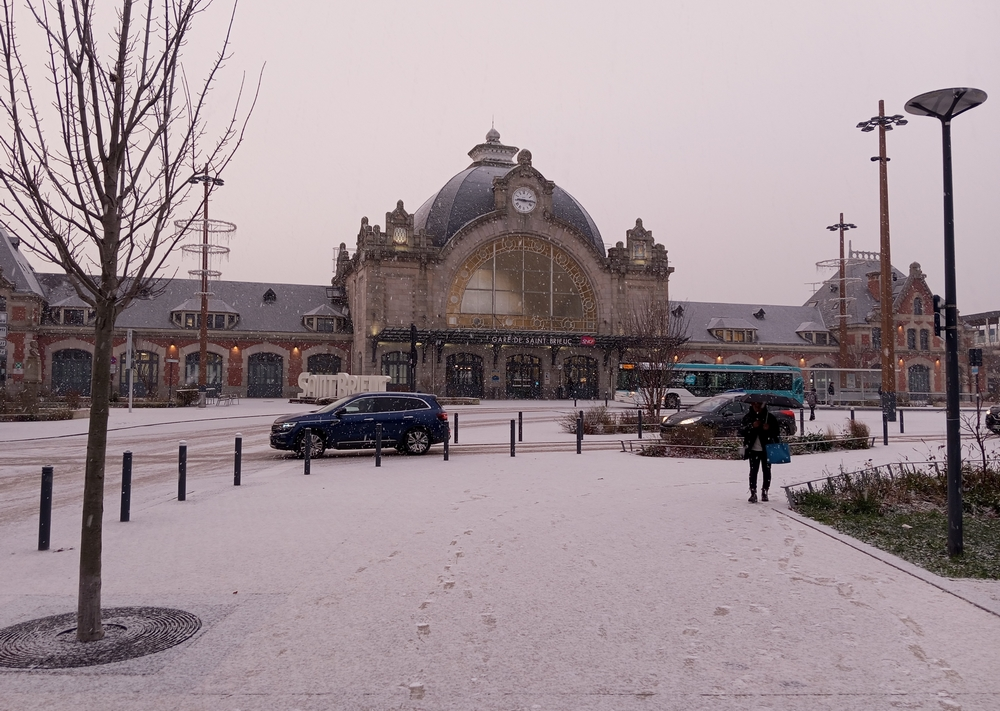 Saint-Brieuc (22) sous la neige ce mardi 9 janvier 2024