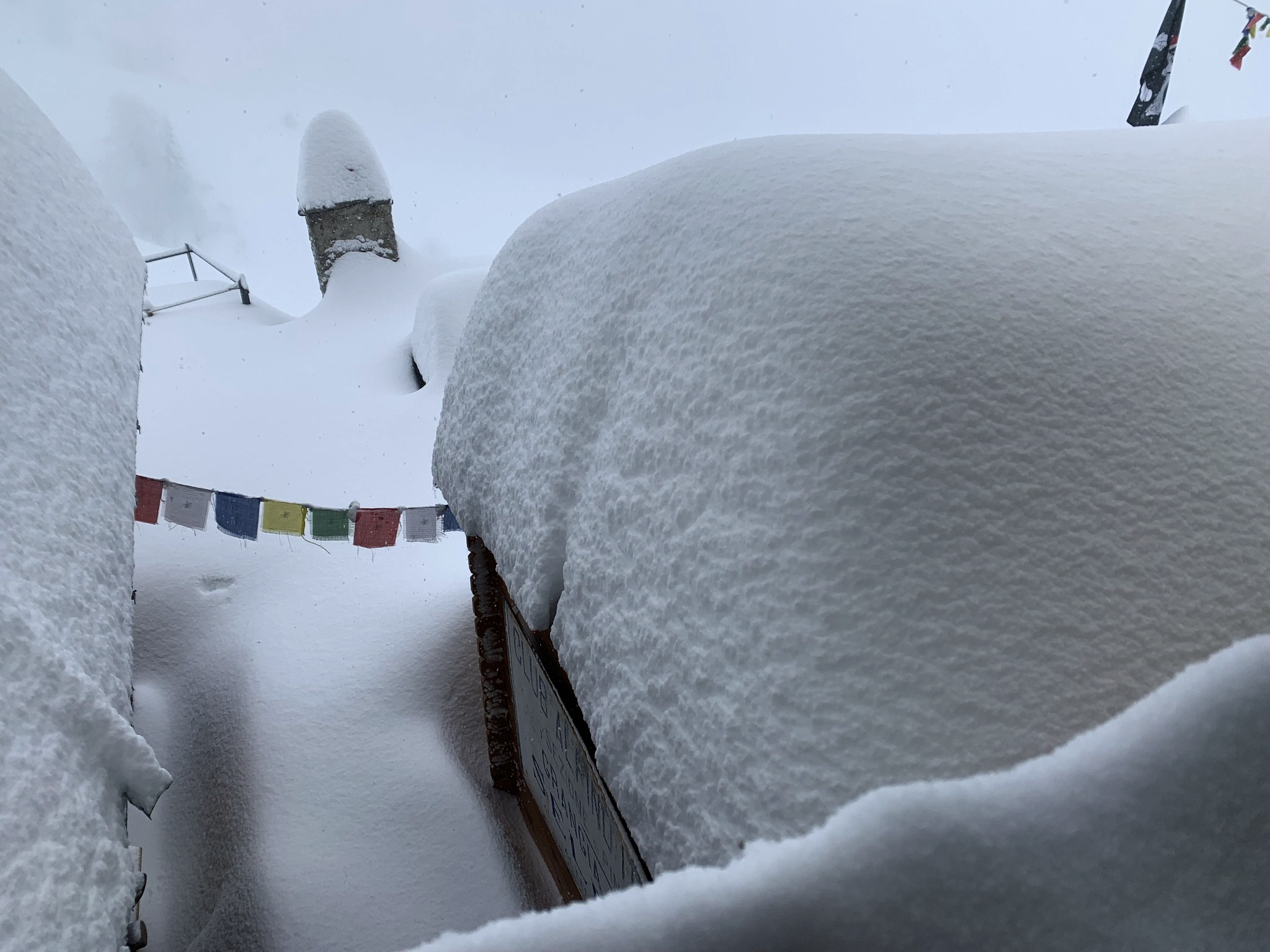 Un mètre de neige au refuge Selleries (Italie) ce mercredi 28 février 2024