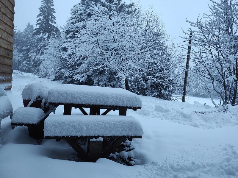 20 à 25 cm de neige à Saint-Régis-du-Coin (42) ce mercredi 27 mars 2024 