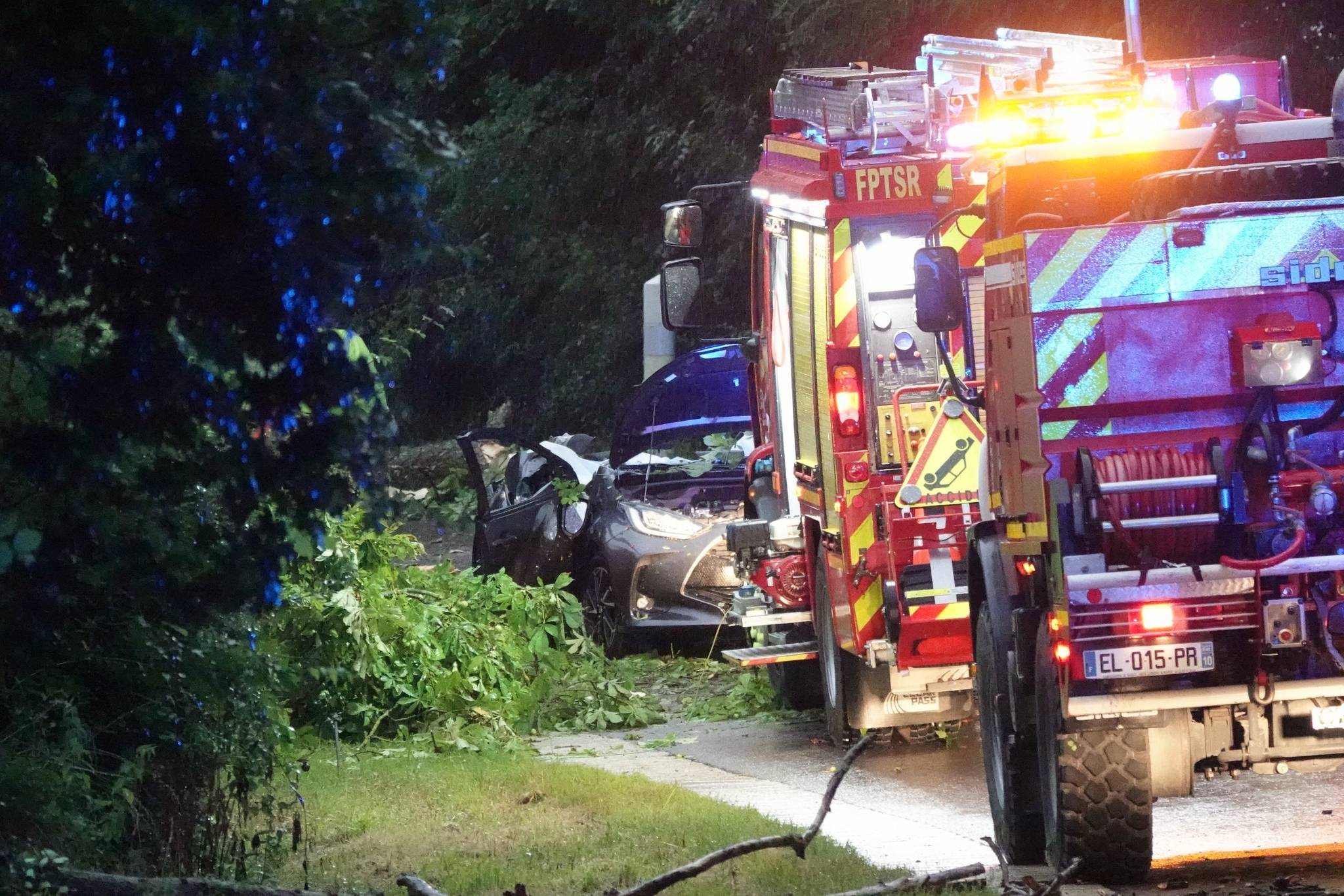 3 personnes sont mortes écrasées par un arbre dans leur voiture à Brienne-le-Château (10) en soirée du samedi 29 juin 2024