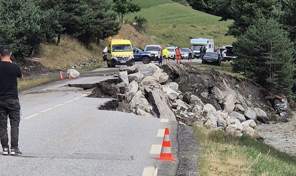 La route D1006 effondrée entre Termignon et Lanslebourg (73) ce jeudi 5 septembre 2024