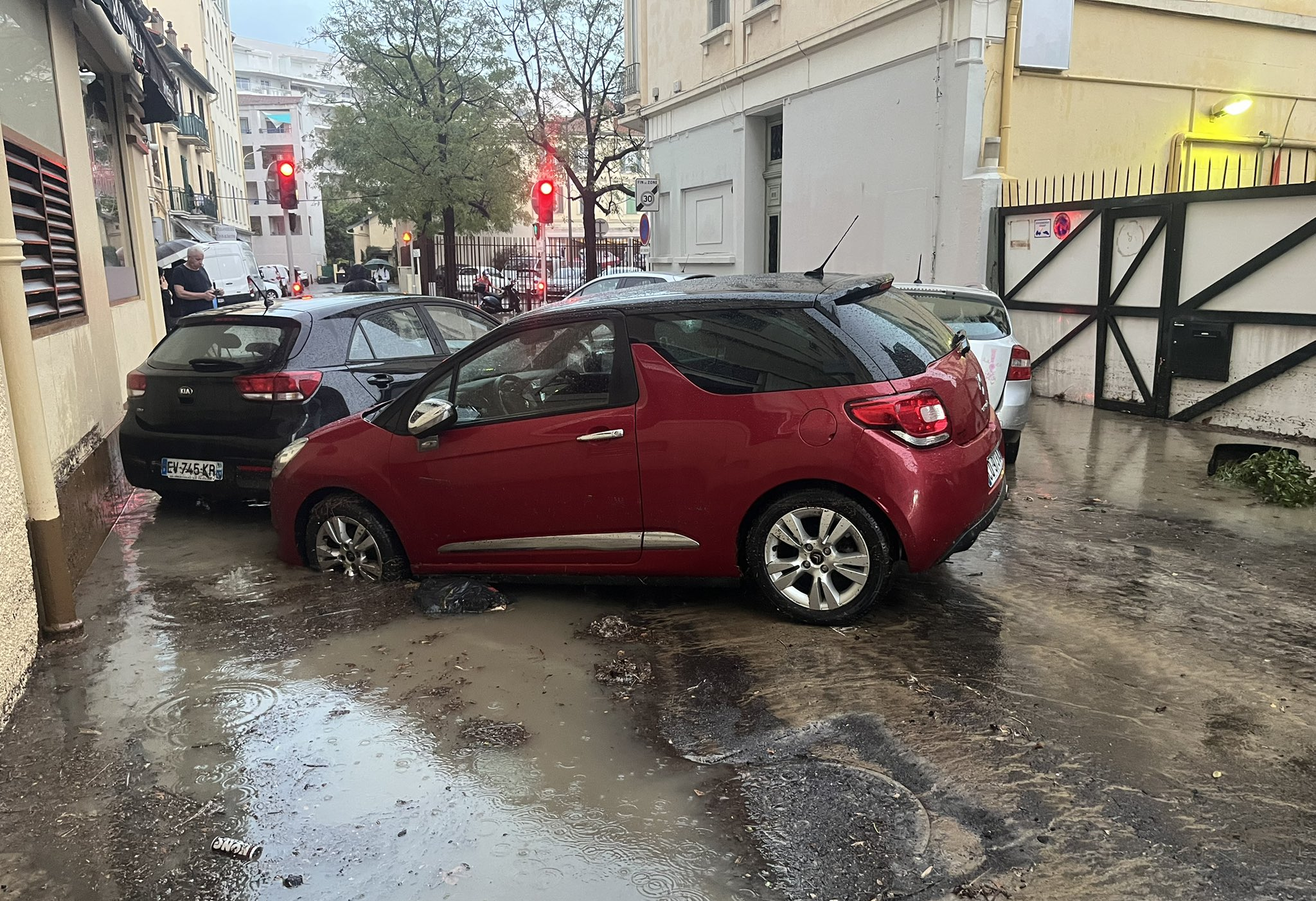 Dégâts dans les rues de Cannes après l'orage ce lundi 23 septembre 2024