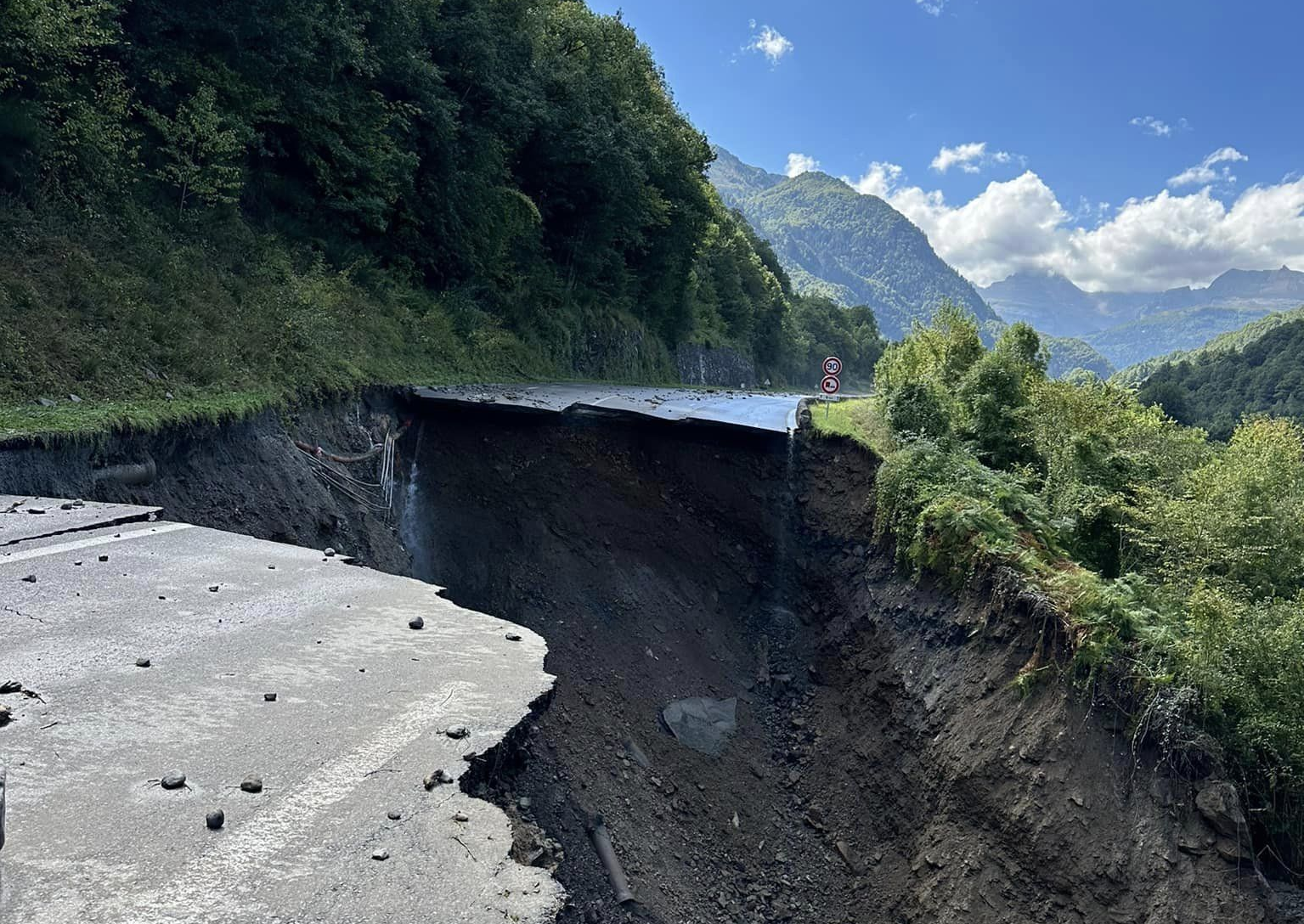 Route effondrée à Urdos (64) ce samedi 7 septembre 2024 