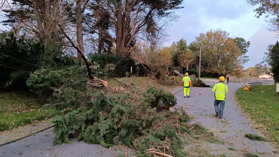 Dégâts après la tempête à Saint-Jean-de-Luz (64) ce lundi 25 novembre 2024