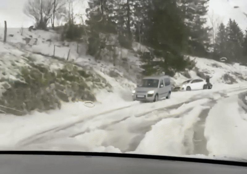 Grêle abondante sous orage entre Châtelblanc (25) et Foncine-le-Haut (39) ce lundi 28 avril 2025