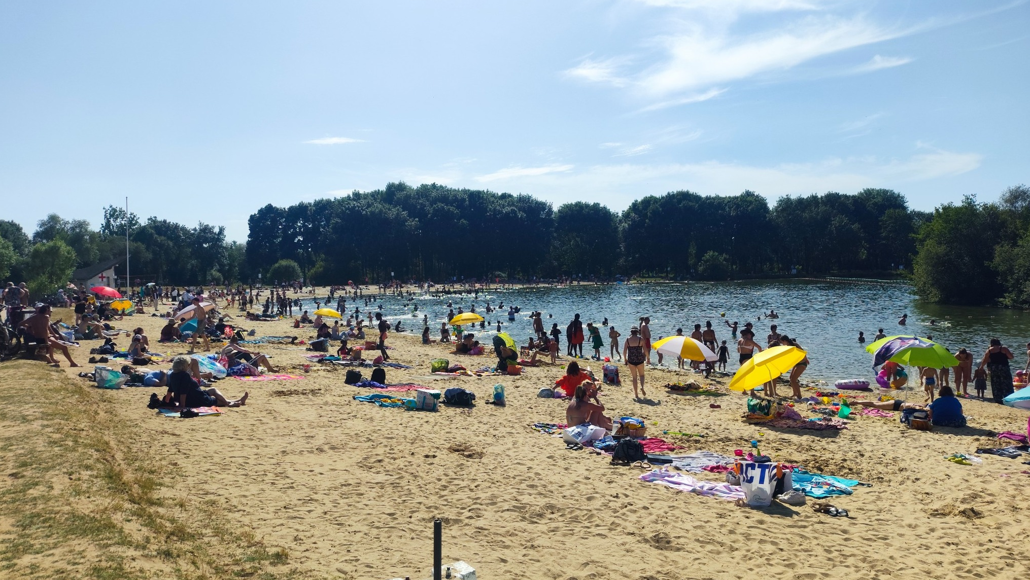 Foule à Arnage (72) sous plus de 32°C ce vendredi 30 mai 2025
