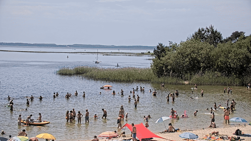 Foule à Sanguinet (40) sous 35°C ce vendredi 30 mai 2025
