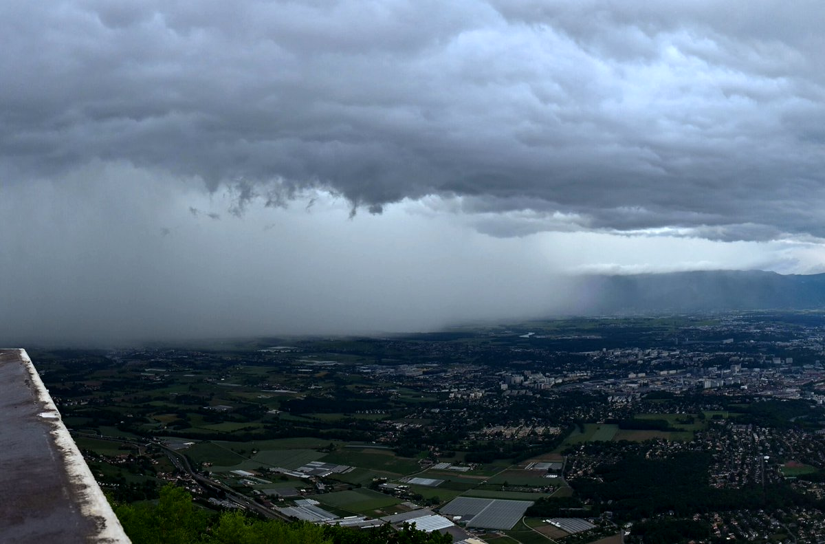 Orage de grêle depuis le téléphérique du Salève à Étrembières (74) ce mercredi 4 juin 2025