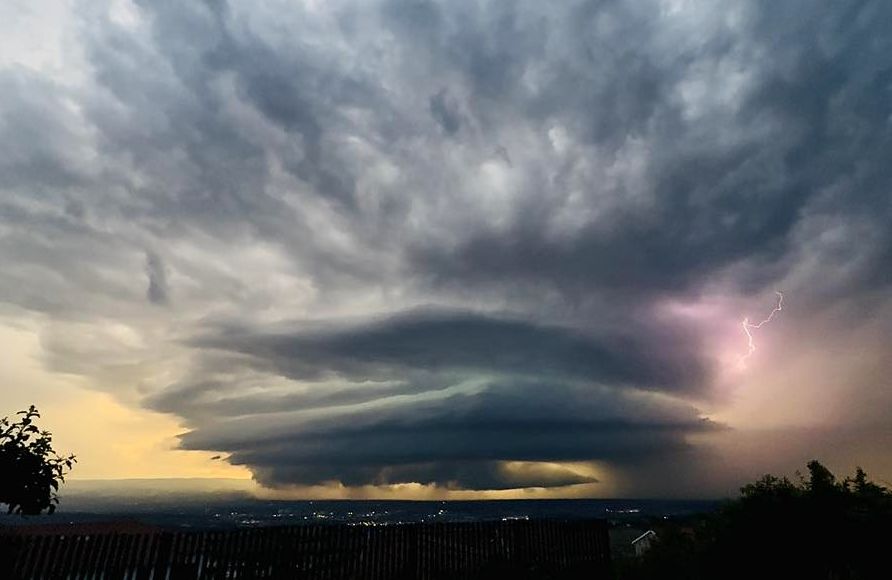 Orage supercellulaire vers Montbrison (42) le dimanche 1er juin 2025