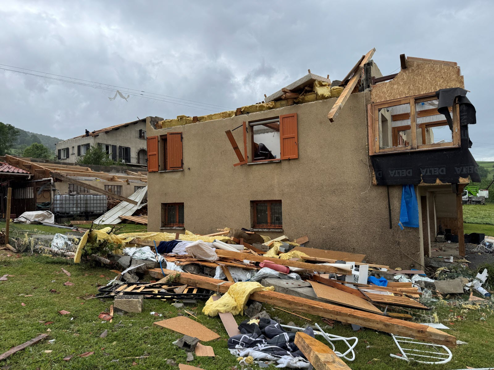 Maison éventrée après un phénomène venteux violent à Roche-en-Forez (42) ce dimanche 1er juin 2025