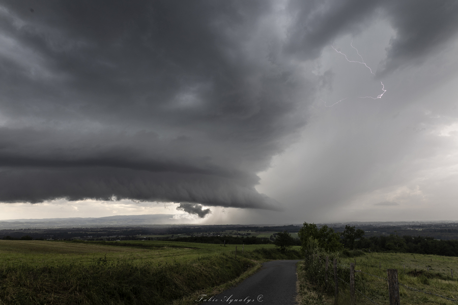 Orage supercellulaire à Saint-Galmier (42) ce mardi 3 juin 2025