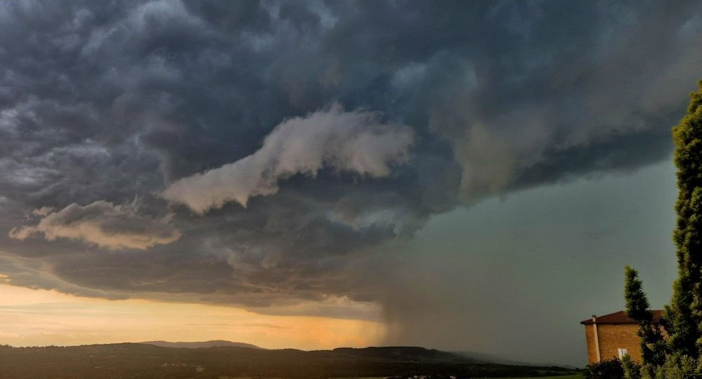Orage et mur de grêle à Theizé (69) le samedi 31 mai 2025